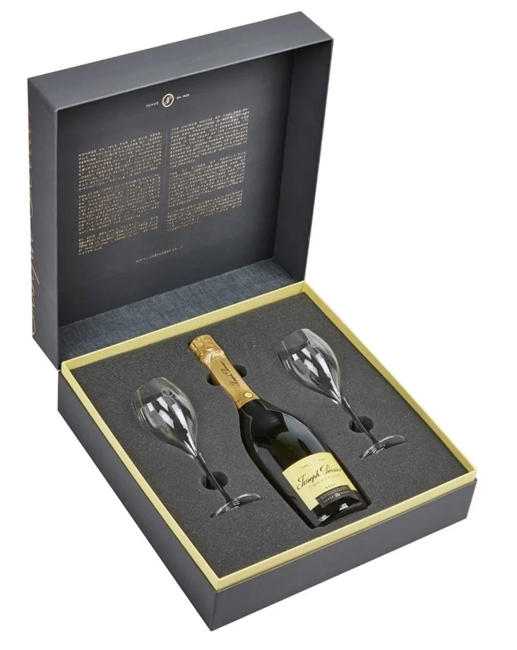 Giftbox Champagne Cuvee Royale Brut + 2 flutes van Joseph Perrier